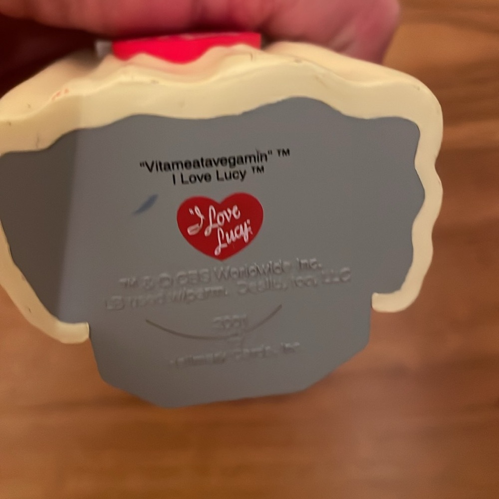 Hallmark Ornament 2001 I Love Lucy Does A TV Commercial Vitameatavegamin - Picture 11 of 11